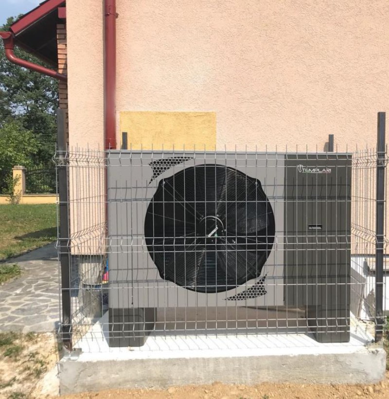 Unitate exterioară pompă de căldură – Casă particulară Dumbrăvița, Dumbrăvița, Maramureș
