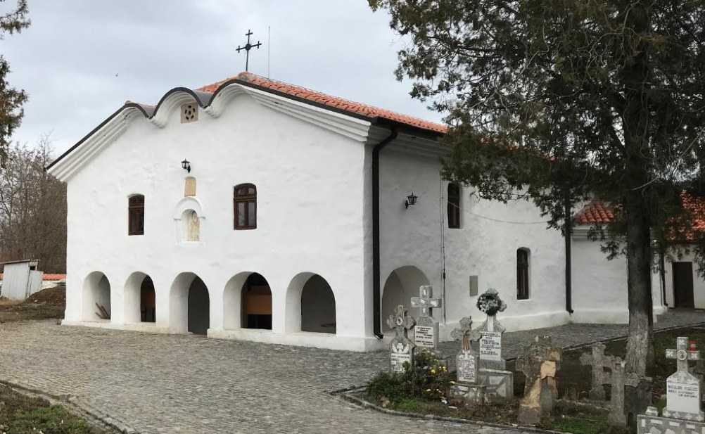Exteriorul bisericii – Biserica „Sfânta Treime”, Istria, Constanța